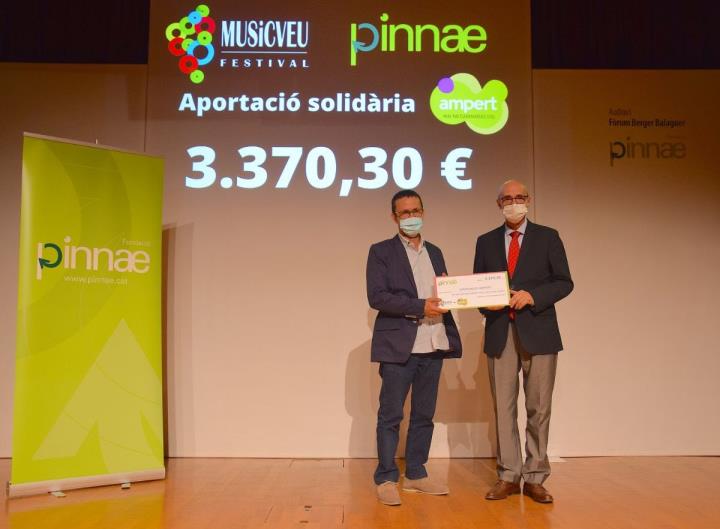 El Festival MUSiCVEU, organitzat per la Fundació Pinnae, lliura 3.370,30 € solidaris a Ampert. EIX