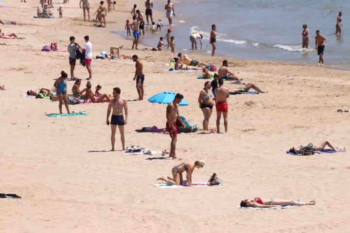 El govern espanyol elimina les franges horàries en fase 2 i diu que els ajuntaments podran regular l'accés a les platges. ACN