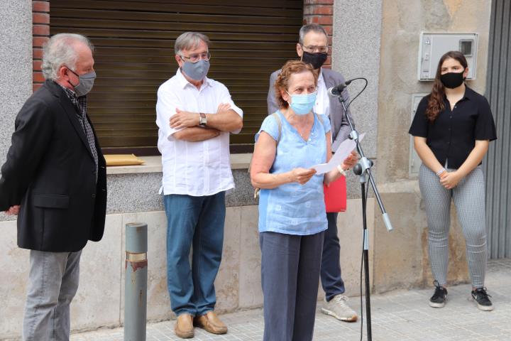 El Memorial Democràtic instal·la nou llambordes en memòria de víctimes del nazisme a Vilafranca. ACN