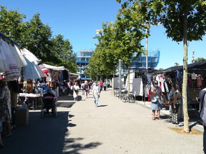 El mercadal de Vilanova es va estrenar aquest dissabte al parc de Baix-a-mar. Ajuntament de Vilanova