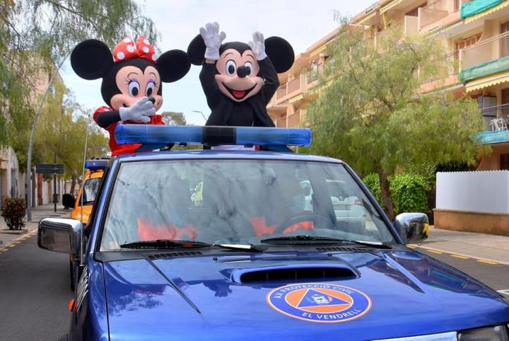 El Mickey i la Minnie als carrers del Vendrell. Eix