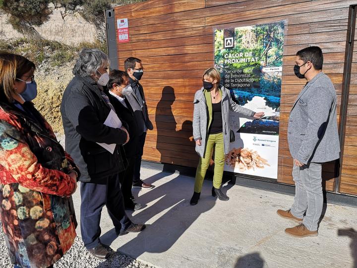 El Montmell ja escalfa els seus equipaments municipals amb biomassa forestal. Diputació de Tarragona