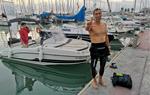El nedador que recull fons per l'ELA fa escala al Club Nàutic Vilanova. Club Natació Vilanova