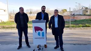 El president de la Mancomunitat, Sergi Vallès, amb el delegat del Govern al Penedès, Pere Regull i del vicepresident de la Mancomunitat, Jordi Bosch. 