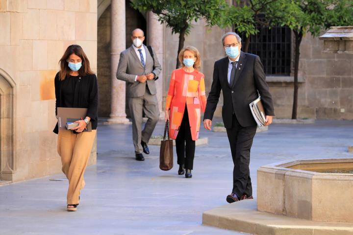 El president del Govern, Quim Torra, amb les conselleres Meritxell Budó, Mariàngela Vilallonga i Miquel Buch. ACN