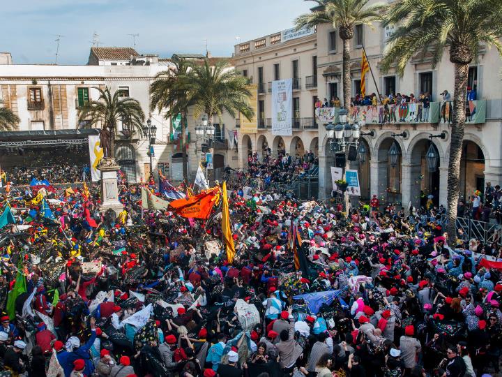 El president Quim Torra i Roger Torrent, convidats a les Comparses de Vilanova i la Geltrú. Ajuntament de Vilanova