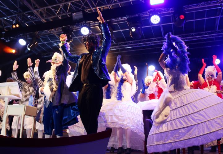 El rei Carnestoltes obre el carnaval de Vilanova amb un sermó ple de retrets i amb format de 'late night'. ACN