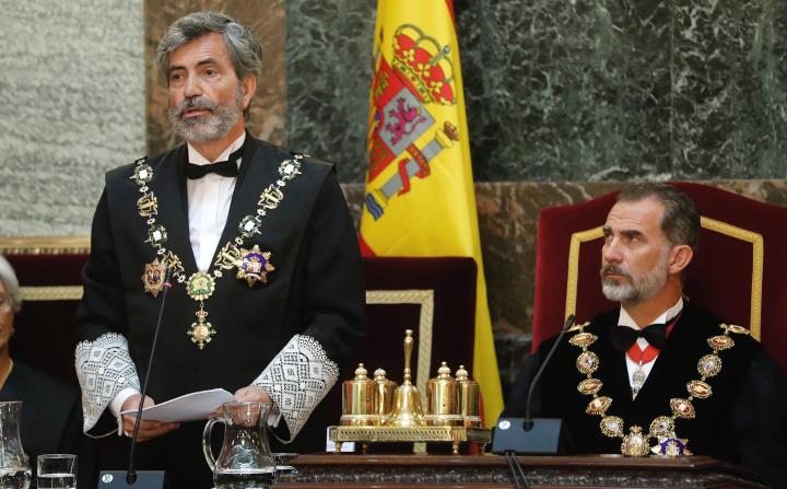 El rei Felipe VI durant el discurs del president del Tribunal Suprem i del Consell General del Poder Judicial, Carlos Lesmes. ACN 