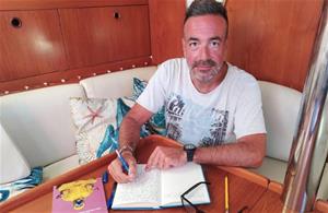 El sitgetà Luis García Alucha debuta com a escriptor amb ‘Mi confinado despertar’. EIX