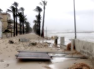 El temporal Glòria deixa sentir els seus efectes al passeig marítim de Cubelles