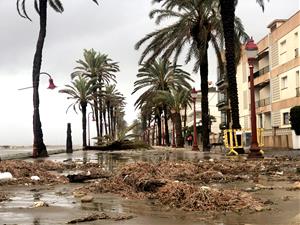 El temporal Glòria deixa sentir els seus efectes al passeig marítim de Cubelles