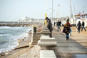 El temporal Glòria deixa sentir els seus efectes al passeig marítim de Sitges