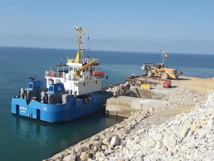 El transport de pedra des del port de Vallcarca a Tarragona per via marítima estalvia el pas de 40.000 camions per carretera. Generalitat de Catalunya