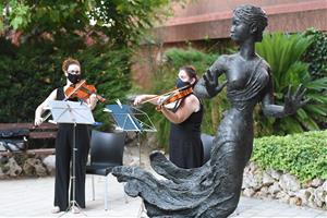 El Vendrell ret homenatge a les víctimes de la pandèmia i als professionals que han lluitat contra la covid-19. Ajuntament del Vendrell