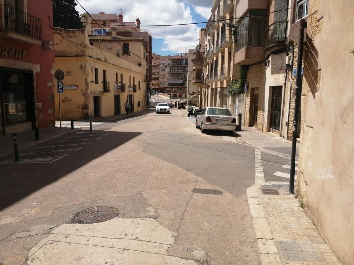 El Vendrell tanca diversos carrers al trànsit per ampliar les distàncies de seguretat del desconfinament. Ajuntament del Vendrell