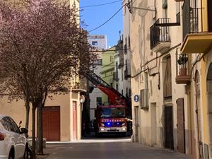 El vent ha provocat despreniments i caigudes d'arbres a Vilanova. EIX