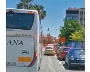 El vídeo d'un tècnic d'ambulàncies de Vilanova es viralitza a les xarxes per denunciar el col·lapse de la ronda Ibèrica. EIX