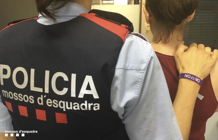 Els Grups d'Atenció a la Víctima dels Mossos d'Esquara tenen en seguiment al Garraf unes 350 persones víctimes de violència de gènere. Mossos d'Esquad