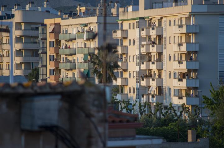 Els majors de 65 anys han perdut orientació i atenció en les tasques quotidianes durant el confinament, segons la UAB. EIX