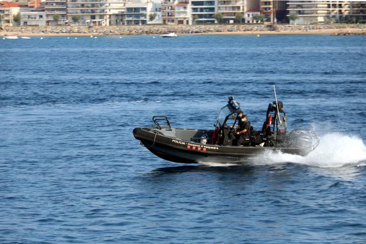 Els Mossos d'Esquadra comencen a patrullar al mar i preveuen que la Policia Marítima estigui desplegada l'estiu que ve. ACN