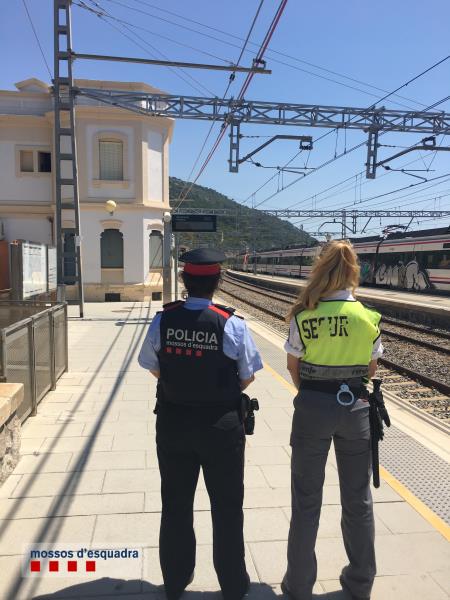 Els Mossos d'Esquadra intensifiquen els controls d'accés al Garraf. Mossos d'Esquadra