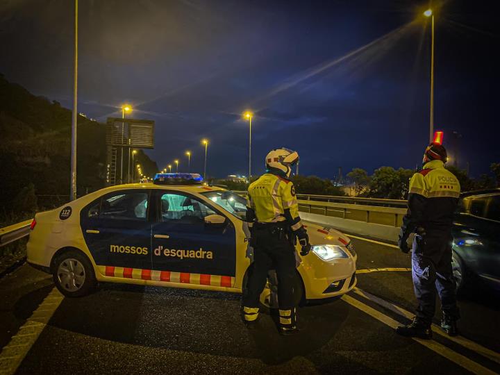 Els Mossos d'Esquadra van detenir ahir dimecres a Cunit un home per haver trencat sistemàticament el confinament. Mossos d'Esquadra