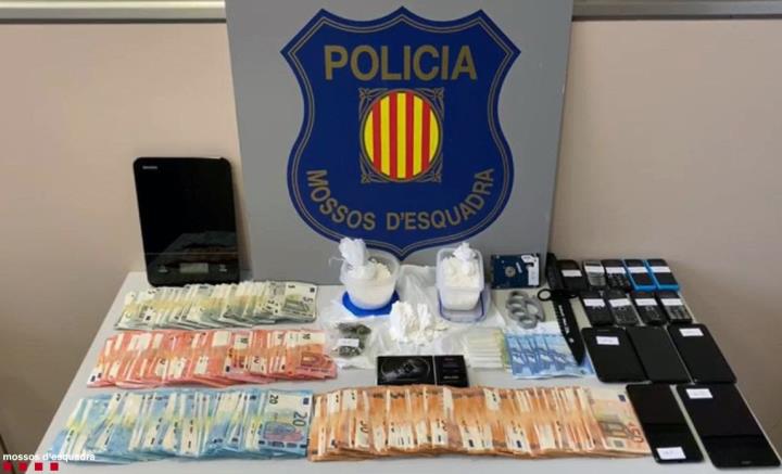 Els Mossos detenen un matrimoni que distribuïa cocaïna a Segur de Calafell i Cunit. Mossos d'Esquadra