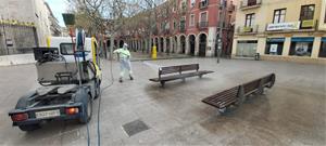 Els serveis de neteja viària de Vilafranca faran aquesta setmana la desinfecció del mobiliari urbà