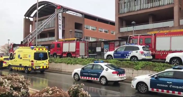 Els serveis d'emergència donen suport al personal sanitari de l'Hospital d'Igualada. Ajuntament d'Òdena