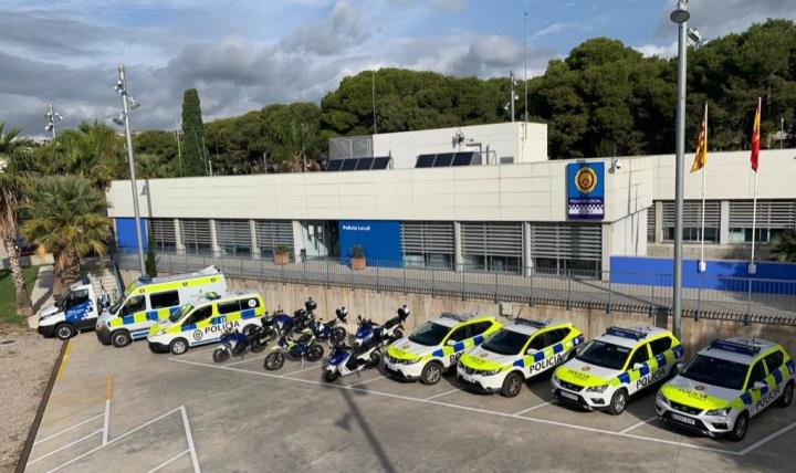 Els vehicles de la policia de Sitges canvien d’aspecte per adaptar-se a la normativa europea. Ajuntament de Sitges