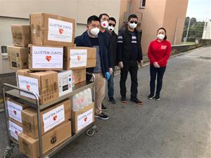 Empresaris locals xinesos donen mascaretes i gels desinfectants al Consorci Sanitari de l'Alt Penedès i el Garraf. EIX