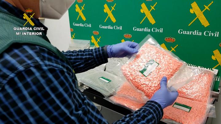 Enxampen un cotxe amb 23.000 pastilles d'MDMA al peatge del Vendrell. Guàrdia Civil