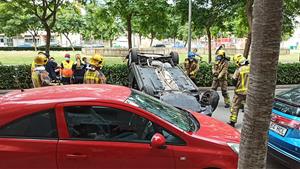 Espectacular accident de trànsit a la rambla Sant Jordi de Vilanova. EIX