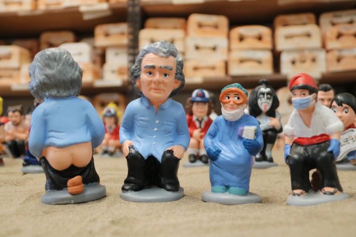 Fernando Simón, polítics amb mascareta, Ansu Fati, Ronald Koeman i Pau Donés, entre els nous caganers. ACN