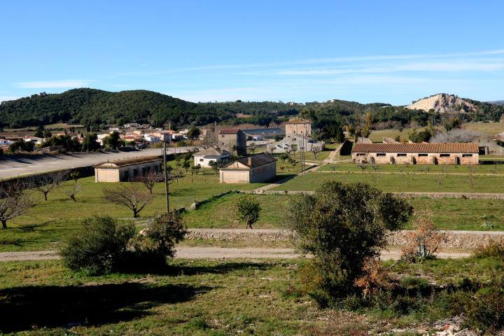 Gran pla general de l'autòdrom de Terramar. Al centre, construccions pendents d'enderrocar. ACN