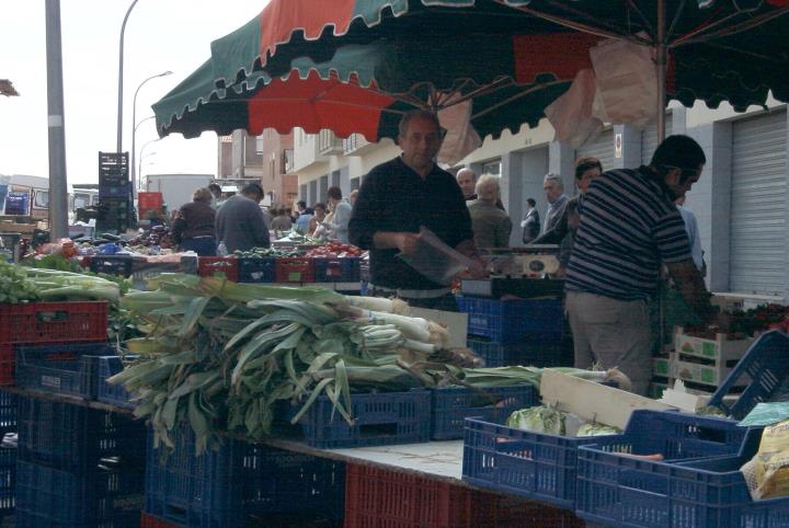 Imatge d'arxiu del mercat setmanal de les Roquetes. Ajt Sant Pere de Ribes