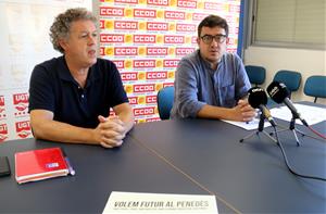 Imatge dels secretaris de CCOO i UGT al Penedès, Josep Maria Romero i Francesc Rica, en roda de premsa el 25 d'octubre de 2020. ACN