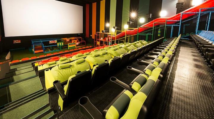 Imatge d'una sala de cinema per al públic infantil, similar a la que s'implantarà al parc comercial de Torre Salses de Lleida. Go Shopping Lleida