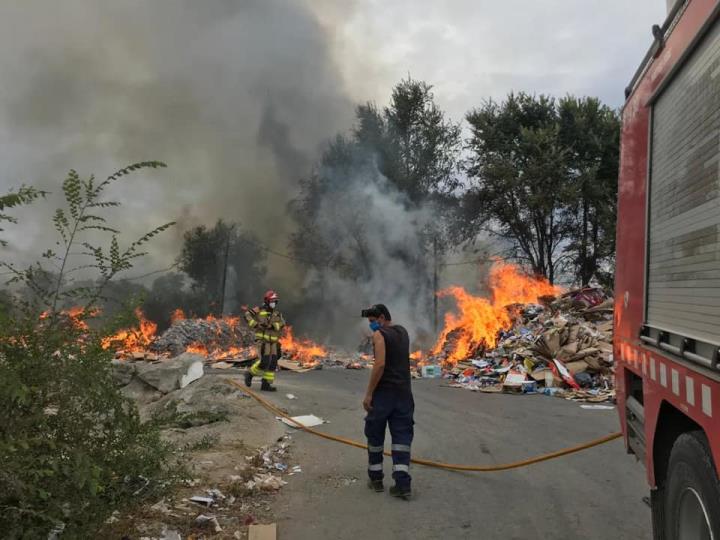 Incendi a la planta de transferència de la deixalleria de Vilanova. Ajuntament de Vilanova