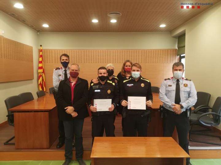 La comissaria de Sant Sadurní d’Anoia lliura quatre felicitacions a persones externes al cos de Mossos . Mossos d'Esquadra