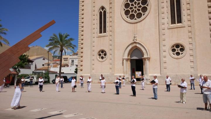 La Coral Levare canta acompanyada d'imatges inèdites de l'església de Ribes. EIX