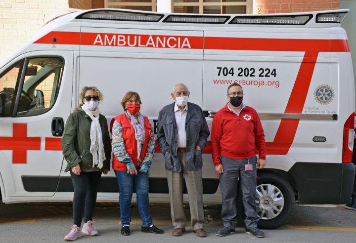 La Creu Roja Alt Penedès estrena ambulància donada pel Rotary Club de Vilafranca. EIX