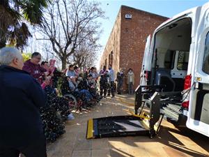 La Fundació l'Espiga estrena un vehicle adaptat gràcies a la fundació Pinnae. Fundació Pinnae