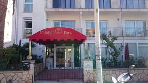 La Generalitat intervé la residència de Segur de Calafell on hi ha hagut un brot de covid-19 amb 82 positius. Calafell Park