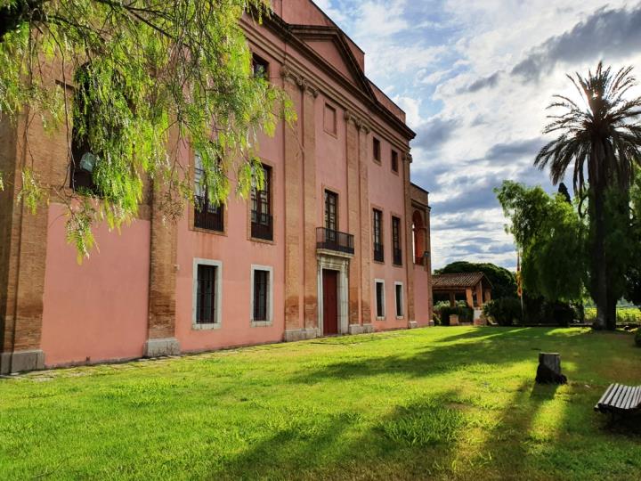 La Masia d’en Cabanyes reobre els seus espais expositius, sales nobles i jardins a la ciutadania . CC Garraf