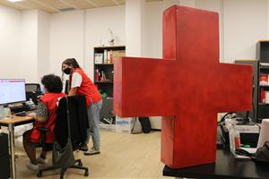 La pandèmia triplica el nombre de joves que s'incorporen a la Creu Roja per fer de voluntaris