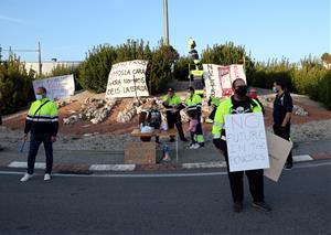 La plantilla de Bergé Logística protesta per denunciar l'acomiadament de 43 empleats a la cristalleria de Saint-Gobain