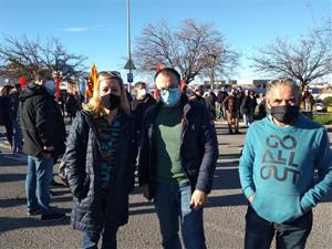 La plantilla de Componentes es manifesta a les portes de la fàbrica per defensar la seva 