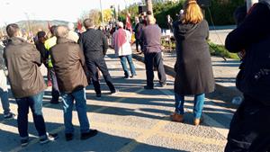 La plantilla de Componentes es manifesta a les portes de la fàbrica per defensar la seva 
