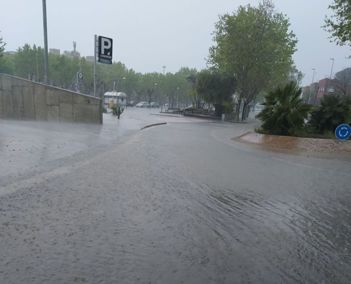 La pluja causa inundacions i talls de carrers a Calafell. Ajuntament de Calafell